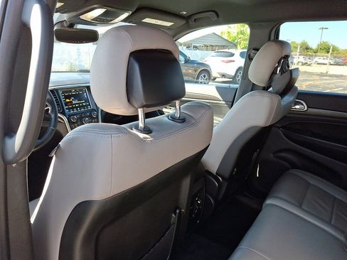 Used 2018 Jeep Grand Cherokee Laredo image 21