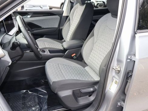 Certified 2025 Volkswagen Tiguan S image 13