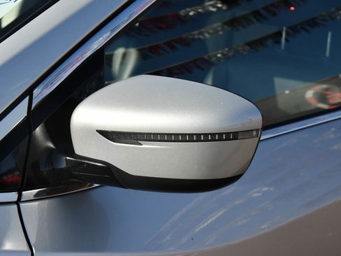 Used 2023 Nissan Murano SV image 13