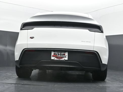 Used 2026 Tesla Model Y AWD image 37