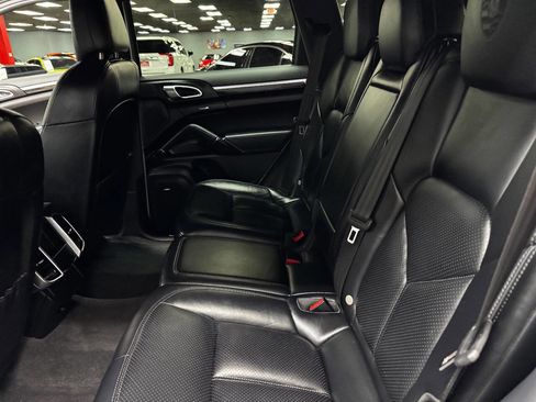 Used 2018 Porsche Cayenne image 42