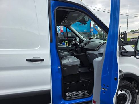 Used 2019 Ford Transit 250 148 Medium Roof RWD image 14