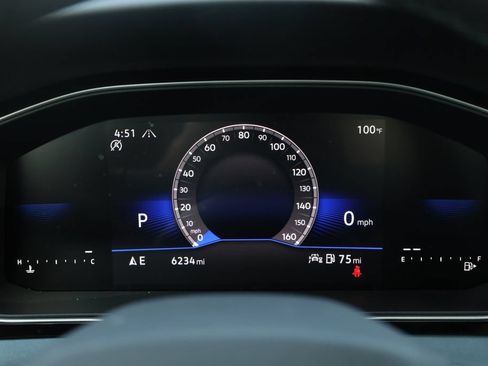 Used 2025 Volkswagen Jetta SE FWD image 11