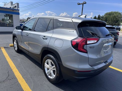 Used 2024 GMC Terrain SLE image 4