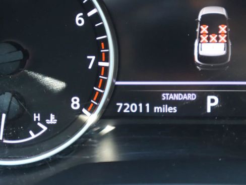 Used 2023 Nissan Pathfinder SL w/ SL Premium Package FWD image 12
