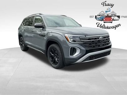New 2025 Volkswagen Atlas Peak Edition SE