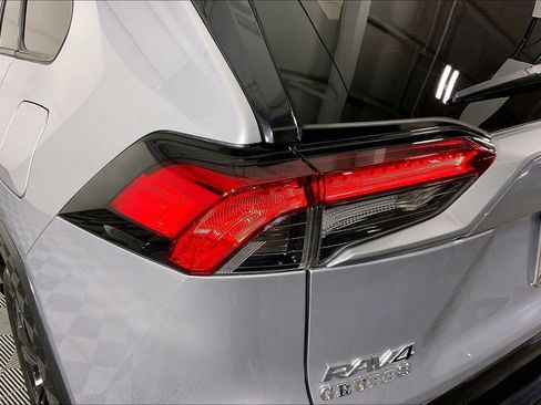 Used 2024 Toyota RAV4 SE image 40