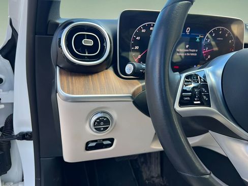 Used 2025 Mercedes-Benz C 300 C 300 image 15