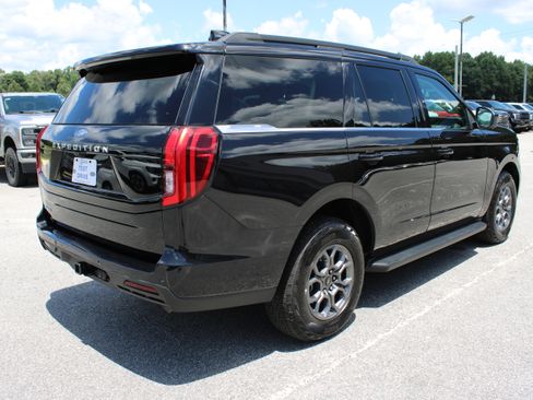 Used 2025 Ford Expedition Active AWD/4WD image 6