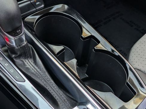 Used 2025 Chevrolet Trax LT w/ LT Convenience Package image 19