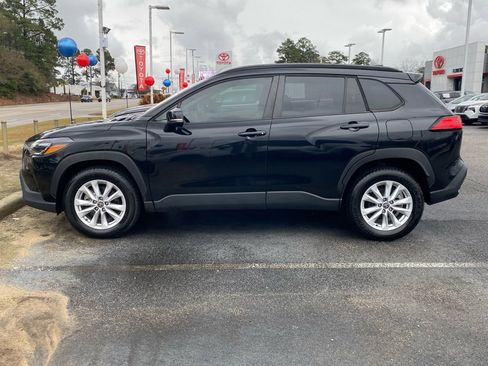 Used 2023 Toyota Corolla Cross LE image 3