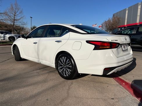 Used 2025 Nissan Altima 2.5 SV image 8