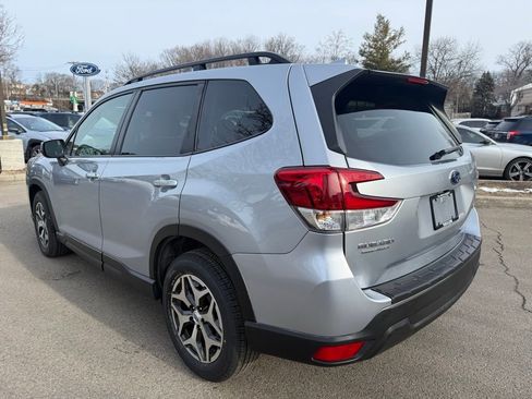 Used 2022 Subaru Forester Premium image 8