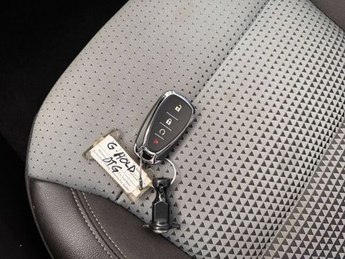 Used 2025 Chevrolet Trax LT FWD image 21