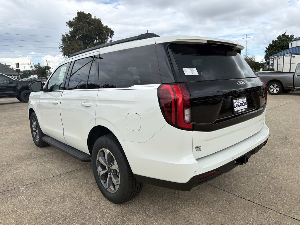 New 2027 Ford Expedition Active RWD image 4