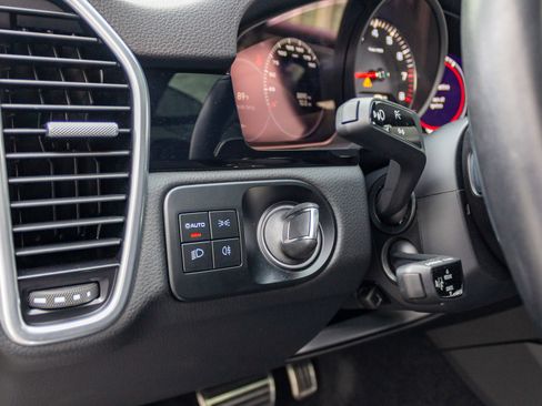 Used 2022 Porsche Cayenne S Platinum image 13