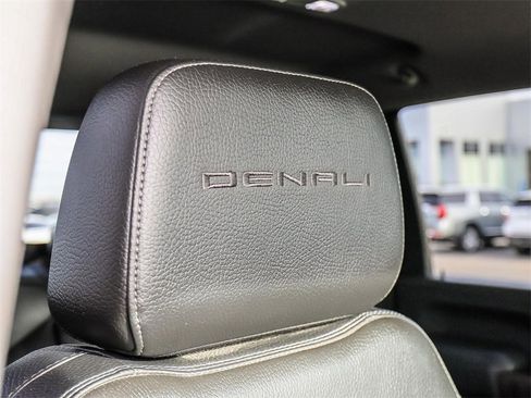 Used 2022 GMC Sierra 2500 Denali w/ Technology Package image 19
