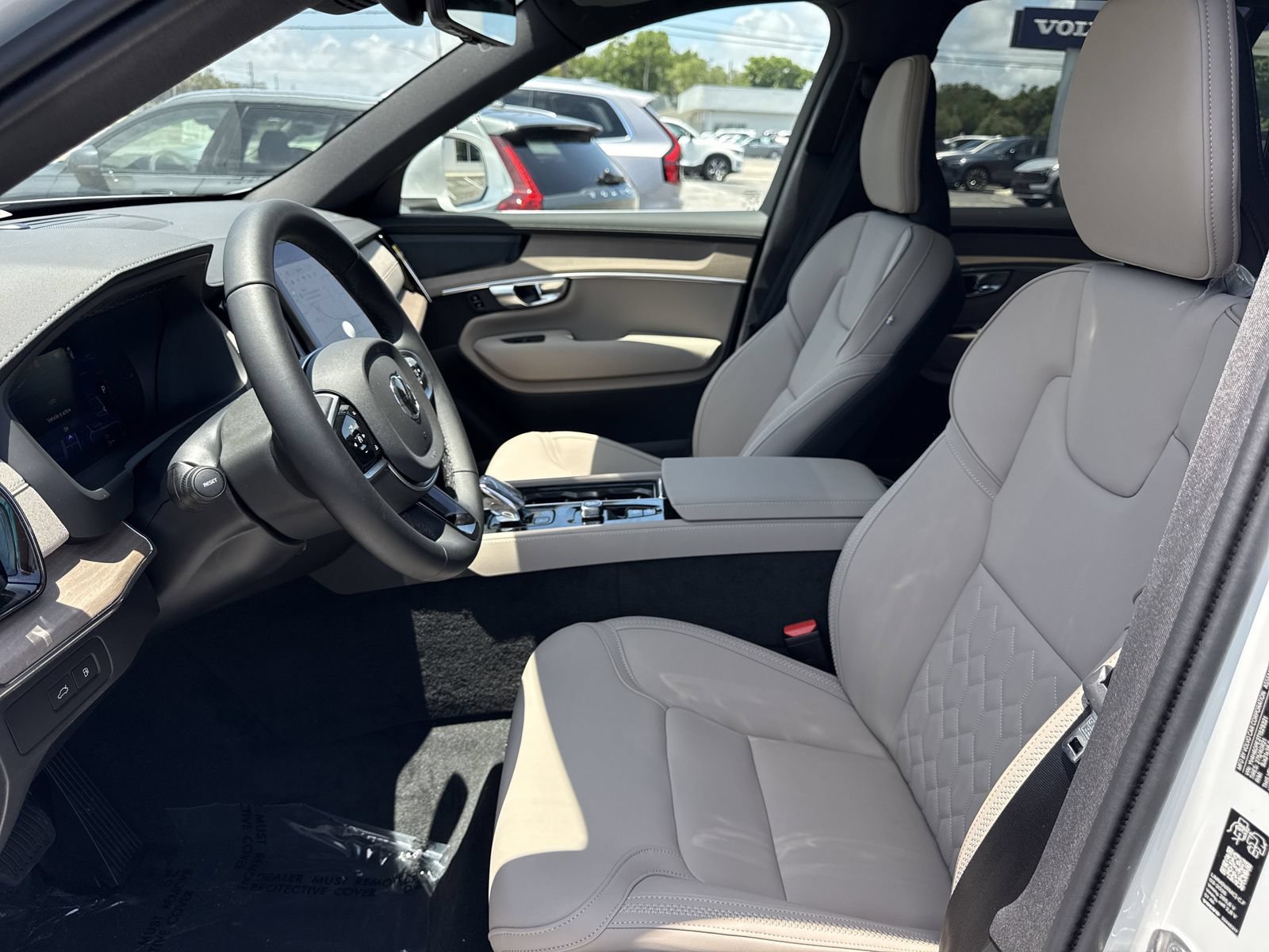 New 2026 Volvo XC90 T8 Plus w/ Protection Package Premier AWD/4WD image 10