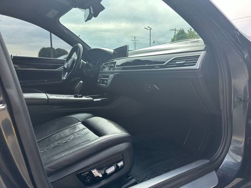 Used 2019 BMW 750i xDrive w/ Executive Package image 39