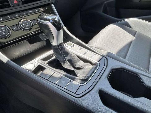 Used 2024 Volkswagen Jetta SE FWD image 17