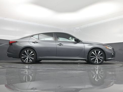 Used 2021 Nissan Altima 2.5 SR FWD image 16