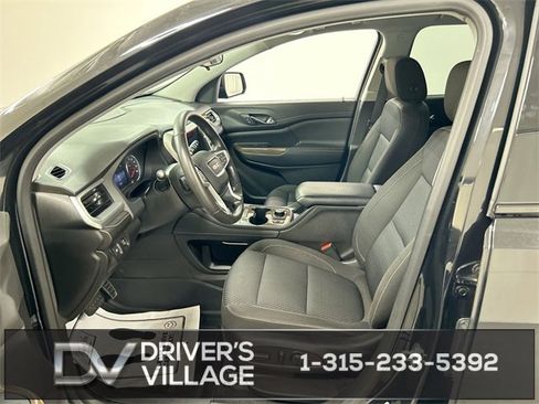 Used 2023 GMC Acadia SLE w/ Driver Convenience Package image 9