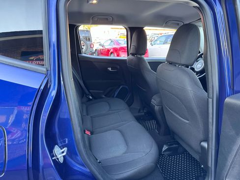 Used 2017 Jeep Renegade Latitude w/ Cold Weather Group image 16