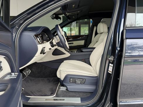 Used 2023 Bentley Bentayga Extended Wheelbase image 20