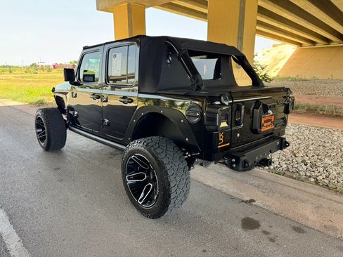 Used 2020 Jeep Wrangler Unlimited Sahara AWD/4WD image 5