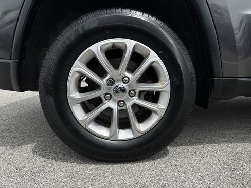 Used 2015 Jeep Grand Cherokee Laredo w/ Quick Order Package 23E AWD/4WD image 32