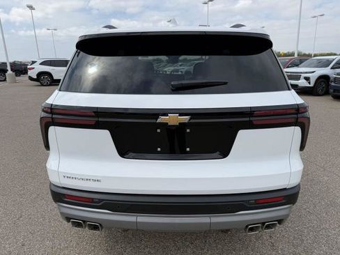 New 2026 Chevrolet Traverse LT image 8