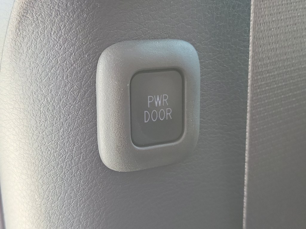 Used 2024 Toyota Sienna LE AWD/4WD image 15
