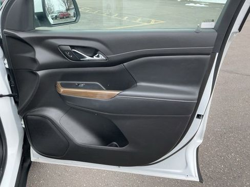 Used 2023 GMC Acadia SLE image 19