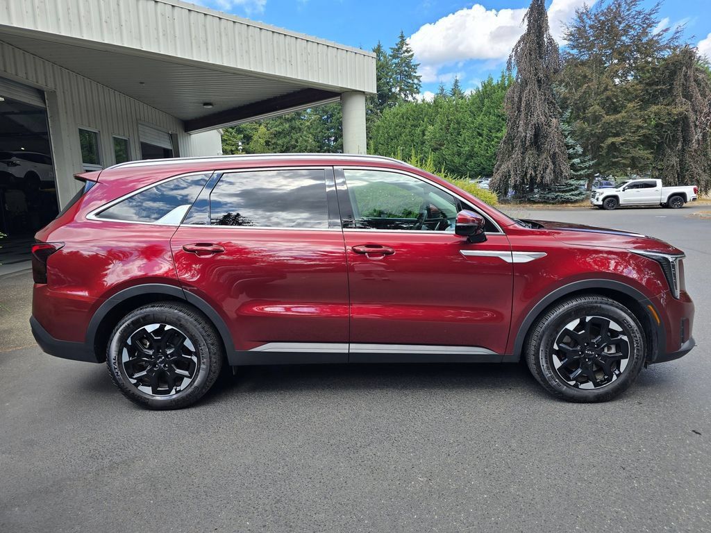 Certified 2025 Kia Sorento S w/ Panoramic Sunroof Package FWD image 3