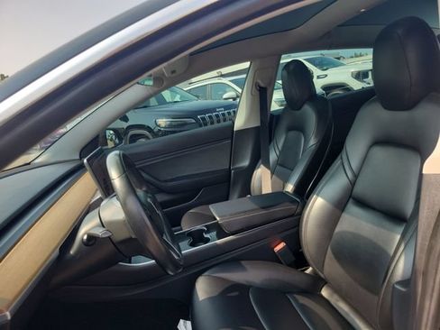 Used 2019 Tesla Model 3 Mid Range RWD image 6