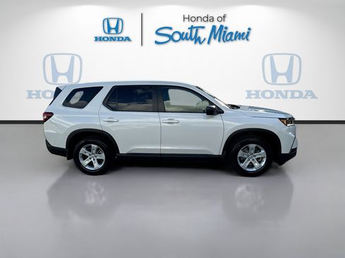 Used 2023 Honda Pilot LX image 8