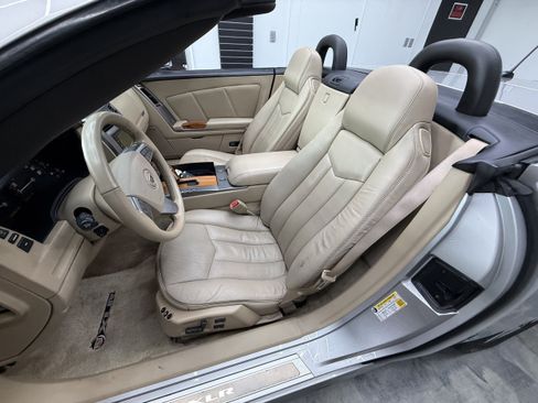 Used 2008 Cadillac XLR RWD image 15