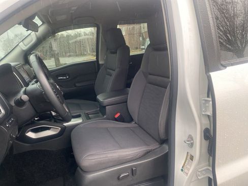 Used 2023 Nissan Frontier SV w/ SV Convenience Package image 16