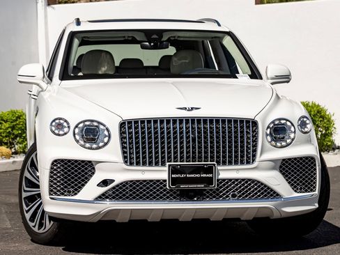 Used 2024 Bentley Bentayga AWD/4WD image 1