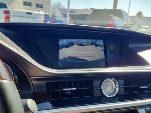 Used 2016 Lexus ES 350 w/ Navigation System Package image 19