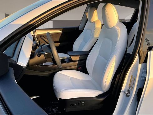 Used 2023 Tesla Model Y Performance AWD/4WD image 19