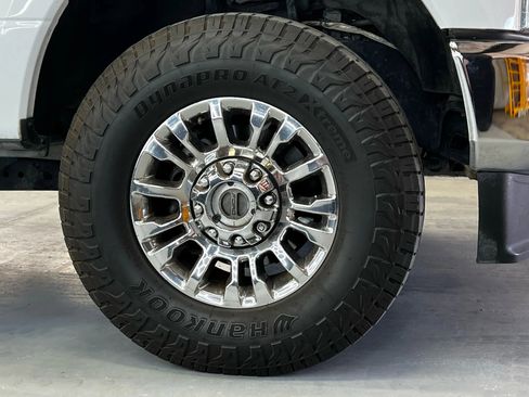 Used 2021 Ford F250 XLT w/ XLT Premium Package image 11