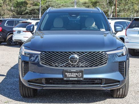 New 2026 Volvo XC90 B6 Plus w/ Protection Package Premier AWD/4WD image 2