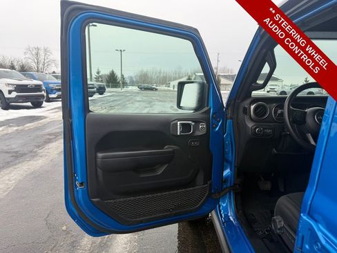 Used 2021 Jeep Gladiator Willys image 16