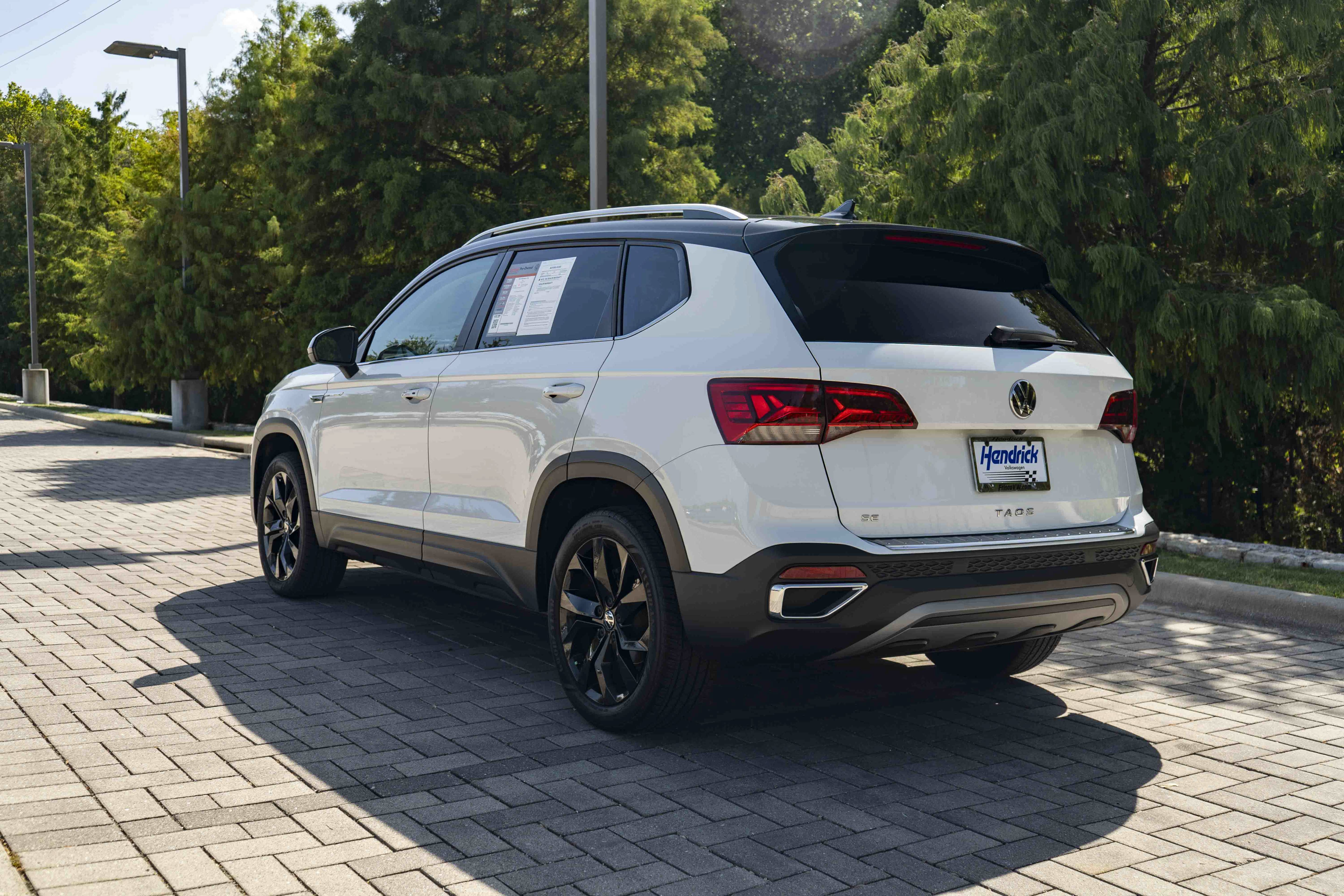 Certified 2023 Volkswagen Taos SE w/ Panoramic Sunroof Package FWD image 6