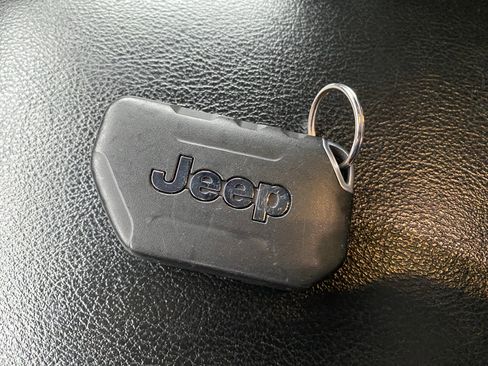 Used 2019 Jeep Wrangler Unlimited Sport image 37