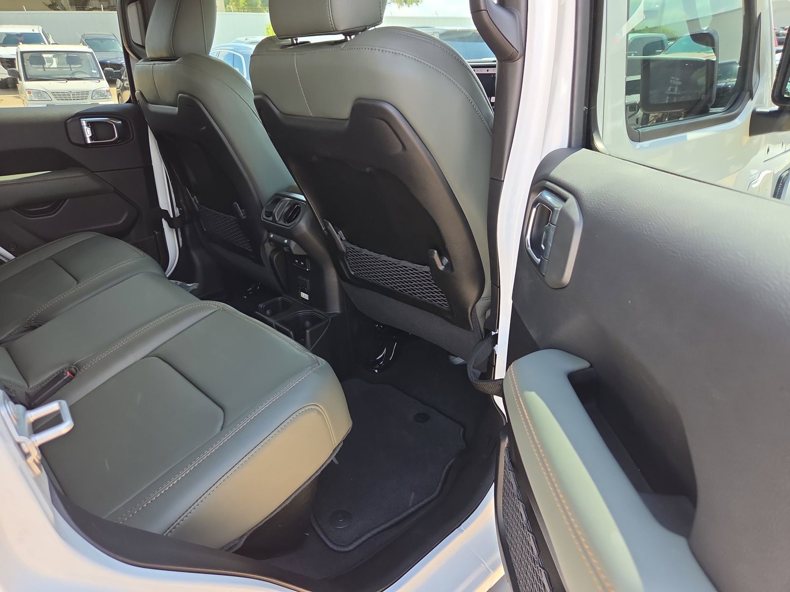 Used 2025 Jeep Gladiator Mojave w/ Convenience Group AWD/4WD image 26