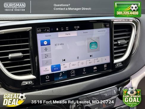 Used 2023 Chrysler Pacifica Touring-L FWD image 11