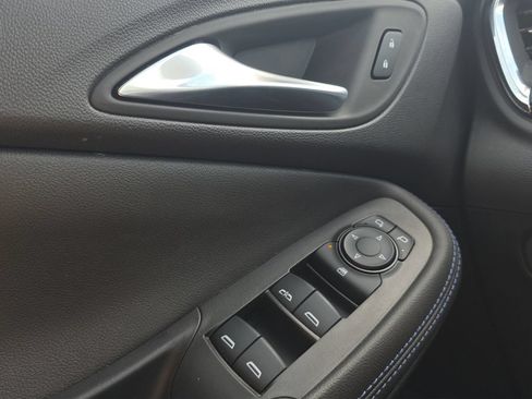 Used 2025 Buick Encore GX Sport Touring AWD/4WD image 10