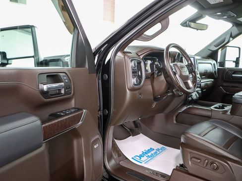 Used 2023 GMC Sierra 2500 Denali w/ Denali Ultimate Package image 3